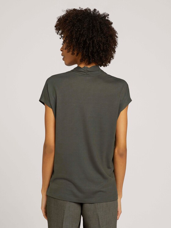 Lyocell T-Shirt mit V-Ausschnitt - Frauen - deep leaf green Lyocell T-Shirt mit V-Ausschnitt - Frauen - deep leaf green - 2 - Mine to five