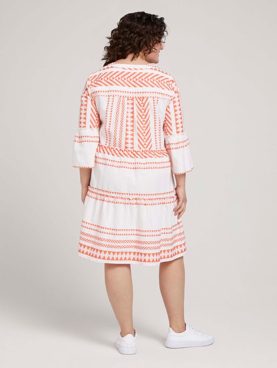 gemustertes Kleid mit Volants und Raffungen - Frauen - white orange large ikat design gemustertes Kleid mit Volants und Raffungen - Frauen - white orange large ikat design - 2 - My True Me