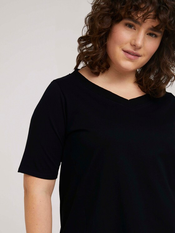 T-Shirt mit V-Ausschnitt aus Bio-Baumwolle - Frauen - deep black T-Shirt mit V-Ausschnitt aus Bio-Baumwolle - Frauen - deep black - 9 - My True Me