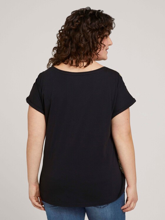 Curvy - Gemustertes T-Shirt mit LENZING™ ECOVERO™ - Frauen - multicolor flowers Curvy - Gemustertes T-Shirt mit LENZING™ ECOVERO™ - Frauen - multicolor flowers - 2 - My True Me