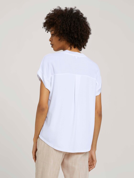 Fließendes T-Shirt mit V-Ausschnitt - Frauen - White Fließendes T-Shirt mit V-Ausschnitt - Frauen - White - 2 - Mine to five