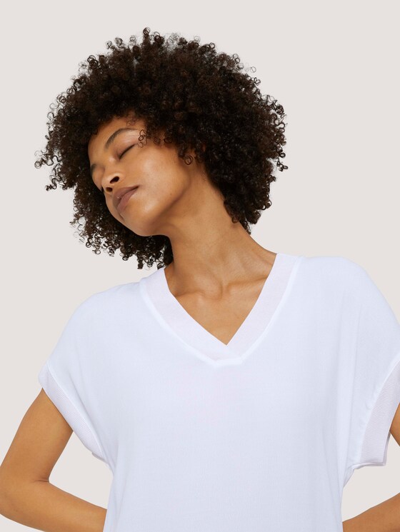 Fließendes T-Shirt mit V-Ausschnitt - Frauen - White Fließendes T-Shirt mit V-Ausschnitt - Frauen - White - 9 - Mine to five