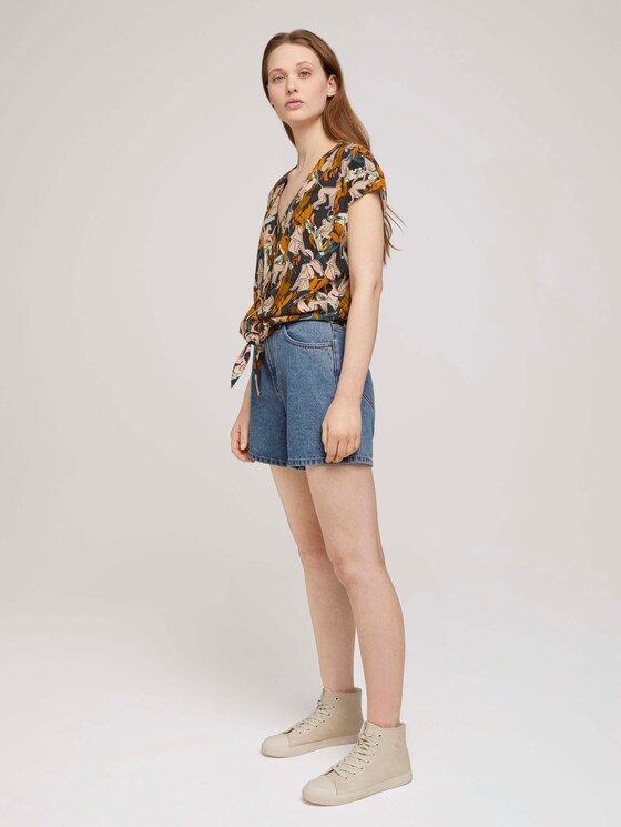 Gemusterte Kurzarmbluse mit Knoten aus Lenzing TM EcoVero TM - Frauen - abstract monkey print Gemusterte Kurzarmbluse mit Knoten aus Lenzing TM EcoVero TM - Frauen - abstract monkey print - 3 - TOM TAILOR Denim