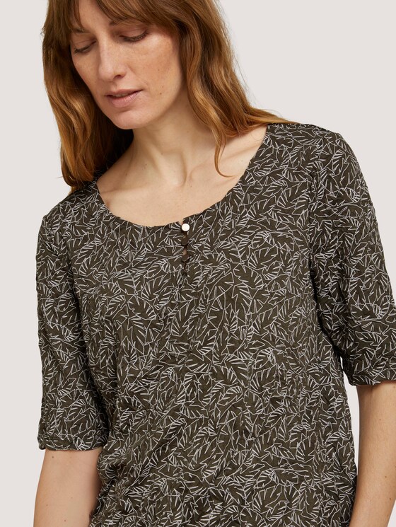Geknöpftes T-Shirt in Knitteroptik - Frauen - khaki white outline leaves Geknöpftes T-Shirt in Knitteroptik - Frauen - khaki white outline leaves - 9 - TOM TAILOR
