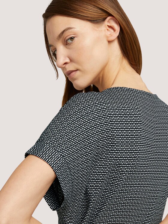 Strukturiertes T-Shirt mit elastischem Bund - Frauen - black white structure Strukturiertes T-Shirt mit elastischem Bund - Frauen - black white structure - 9 - TOM TAILOR