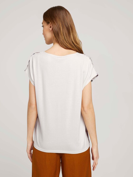 Gemustertes T-Shirt im Materialmix - Frauen - white floral design Gemustertes T-Shirt im Materialmix - Frauen - white floral design - 2 - TOM TAILOR
