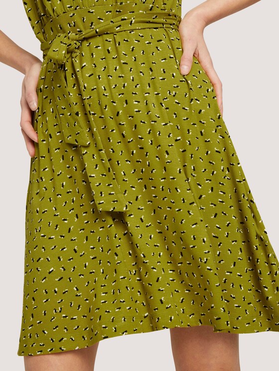 Gemustertes Jerseykleid mit Bindegürtel - Frauen - bright summer green Gemustertes Jerseykleid mit Bindegürtel - Frauen - bright summer green - 9 - TOM TAILOR