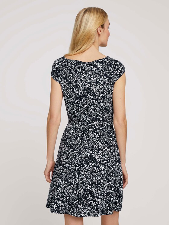Gemustertes Jerseykleid mit Bindegürtel - Frauen - navy offwhite flower design Gemustertes Jerseykleid mit Bindegürtel - Frauen - navy offwhite flower design - 2 - TOM TAILOR