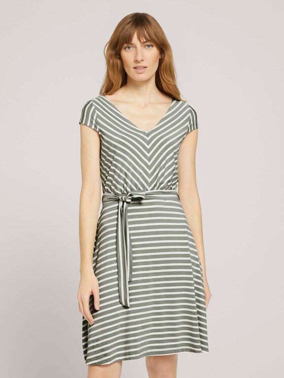 Gemustertes Jerseykleid mit Bindegürtel - Frauen - green-stripe Gemustertes Jerseykleid mit Bindegürtel - Frauen - green-stripe - 1 - TOM TAILOR