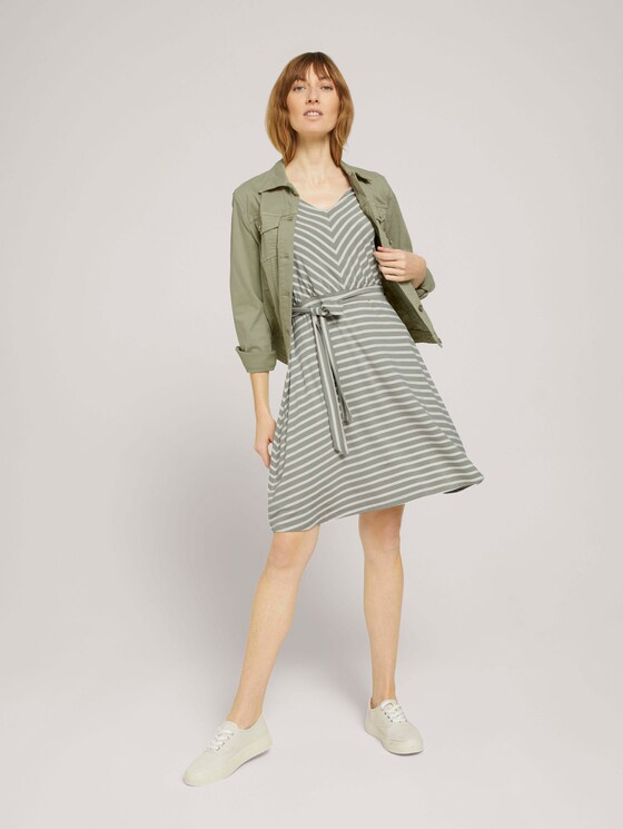 Gemustertes Jerseykleid mit Bindegürtel - Frauen - green-stripe Gemustertes Jerseykleid mit Bindegürtel - Frauen - green-stripe - 3 - TOM TAILOR