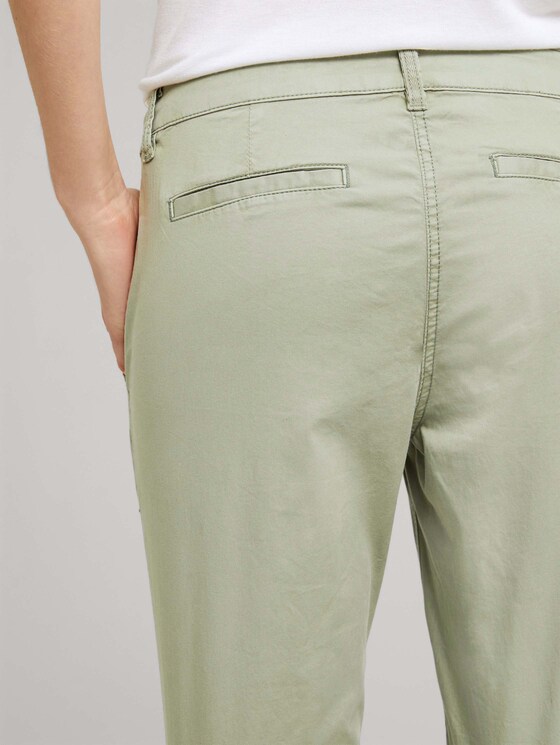 Tapered Relaxed Caprihose mit Knopfleiste - Frauen - Prairie Grass Green Tapered Relaxed Caprihose mit Knopfleiste - Frauen - Prairie Grass Green - 10 - TOM TAILOR