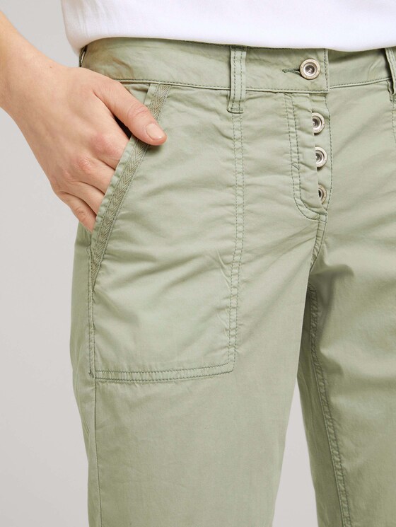 Tapered Relaxed Caprihose mit Knopfleiste - Frauen - Prairie Grass Green Tapered Relaxed Caprihose mit Knopfleiste - Frauen - Prairie Grass Green - 9 - TOM TAILOR