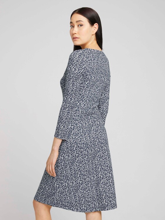 Gedessineerde midi-jurk met ruches - Vrouwen - blue offwhite minimal Gedessineerde midi-jurk met ruches - Vrouwen - blue offwhite minimal - 2 - TOM TAILOR
