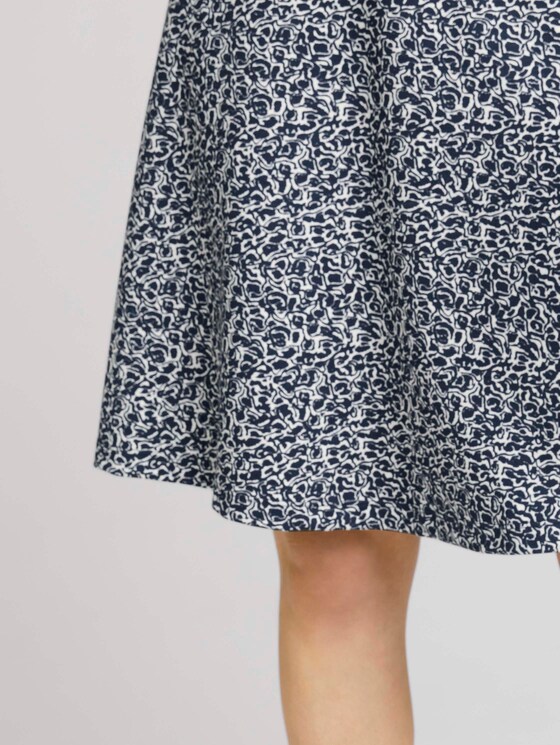 Gedessineerde midi-jurk met ruches - Vrouwen - blue offwhite minimal Gedessineerde midi-jurk met ruches - Vrouwen - blue offwhite minimal - 9 - TOM TAILOR
