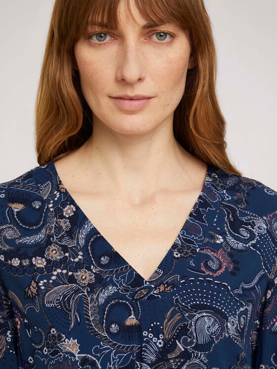 V-neck blouse with LENZING ™ ECOVERO ™ - Women - blue apricot paisley design V-neck blouse with LENZING ™ ECOVERO ™ - Women - blue apricot paisley design - 9 - TOM TAILOR
