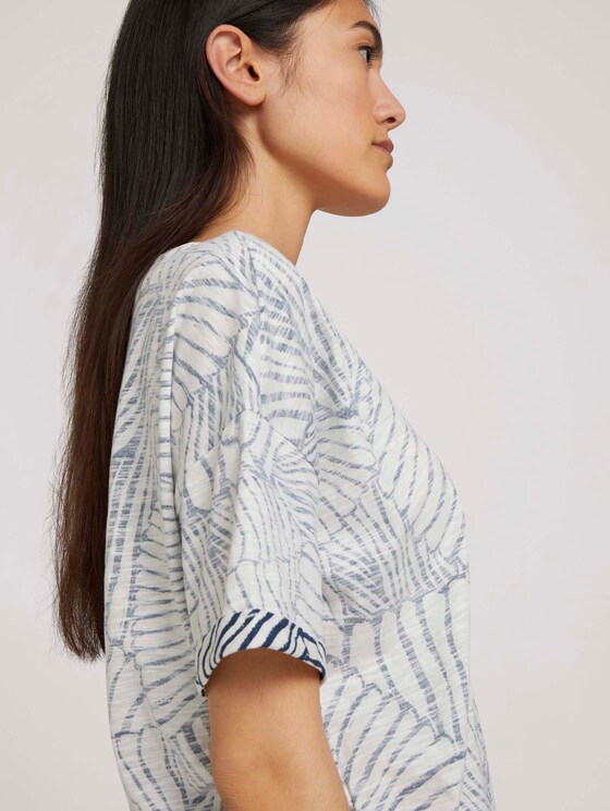 Patterned t-shirt with organic cotton - Women - white blue line design Patterned t-shirt with organic cotton - Women - white blue line design - 9 - TOM TAILOR