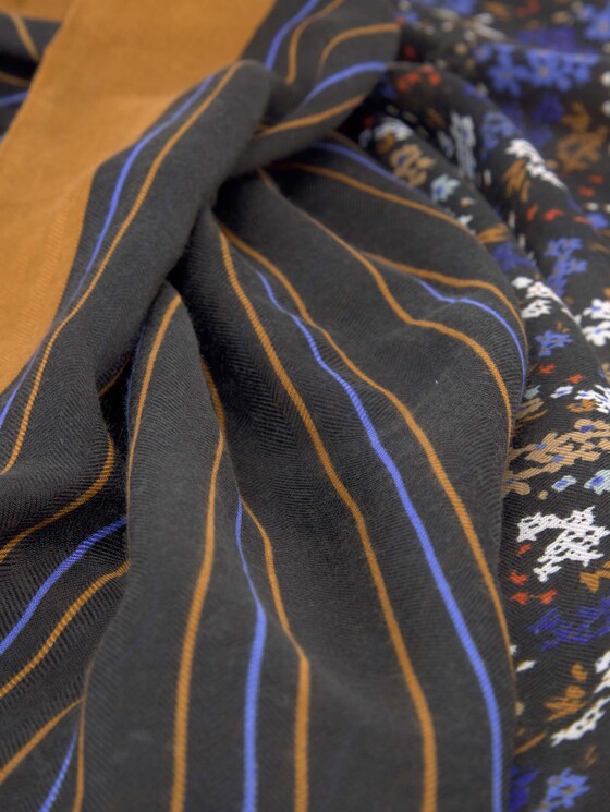 Gedessineerde ronde sjaal gemaakt van gerecycled polyester - Vrouwen - flower stripe patchwork print Gedessineerde ronde sjaal gemaakt van gerecycled polyester - Vrouwen - flower stripe patchwork print - 9 - TOM TAILOR Denim