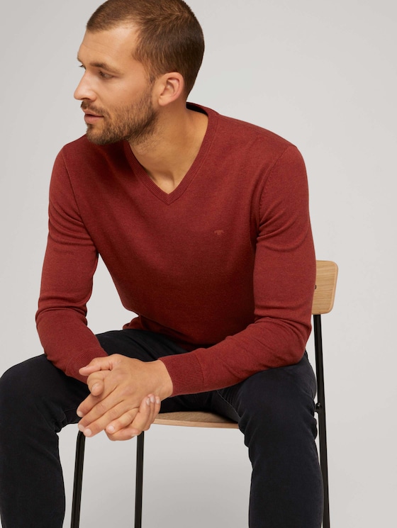 Mottled sweater with a V-neckline - Men - spicy chocolate melange Mottled sweater with a V-neckline - Men - spicy chocolate melange - 5 - TOM TAILOR
