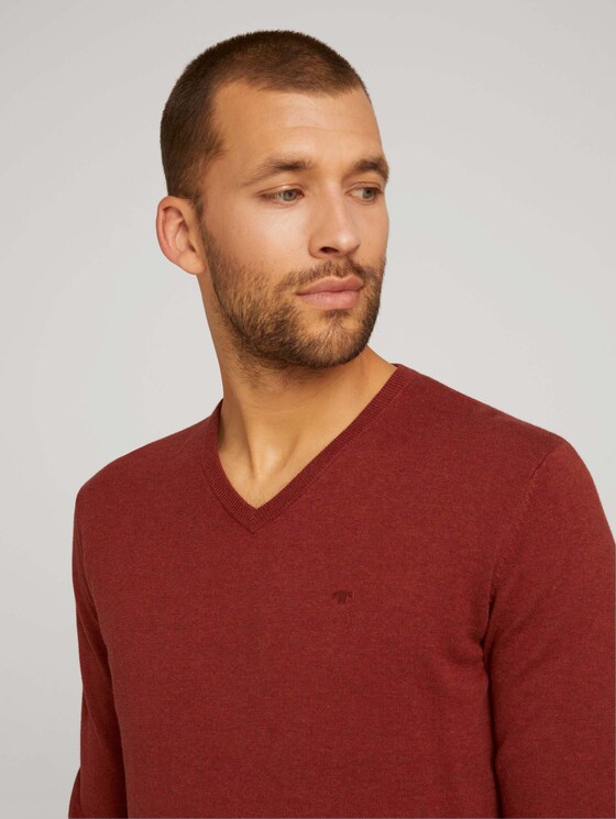 Mottled sweater with a V-neckline - Men - spicy chocolate melange Mottled sweater with a V-neckline - Men - spicy chocolate melange - 9 - TOM TAILOR