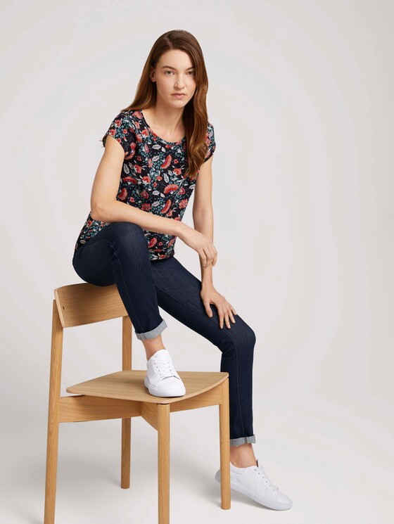 Patterned LenzingTM EcoVeroTM short-sleeved blouse - Women - navy flower paisley design Patterned LenzingTM EcoVeroTM short-sleeved blouse - Women - navy flower paisley design - 3 - TOM TAILOR