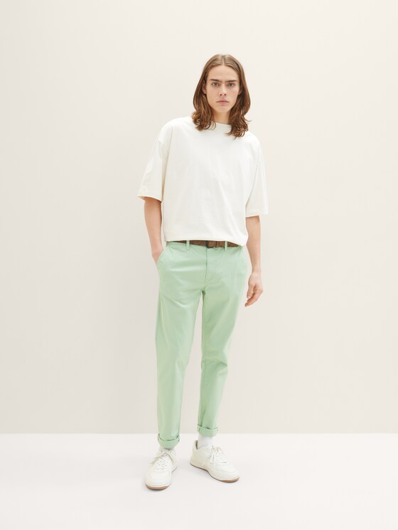 Slim chino trousers with a belt
