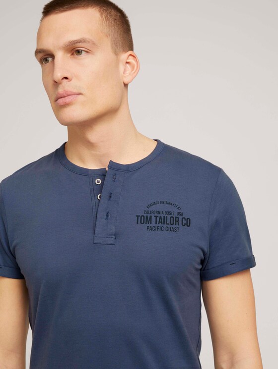 Henley T-Shirt mit Print - Männer - light indigo blue Henley T-Shirt mit Print - Männer - light indigo blue - 9 - TOM TAILOR