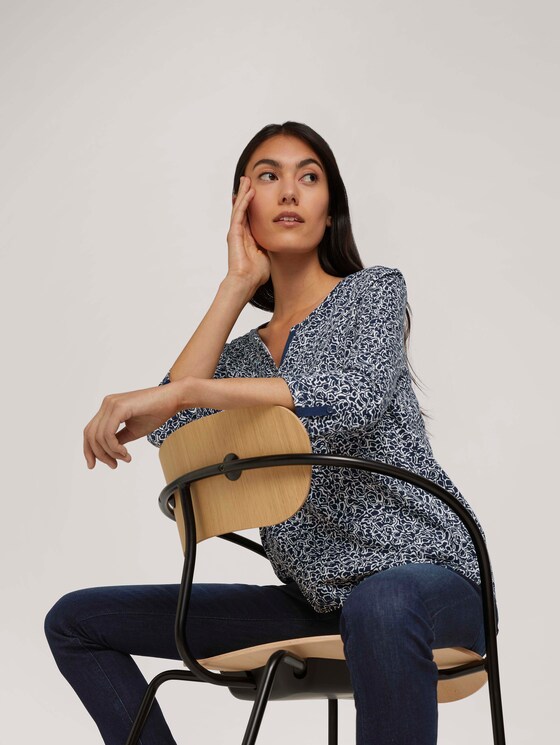 Gemustertes Henleyshirt mit Bio-Baumwolle - Frauen - blue offwhite minimal Gemustertes Henleyshirt mit Bio-Baumwolle - Frauen - blue offwhite minimal - 5 - TOM TAILOR