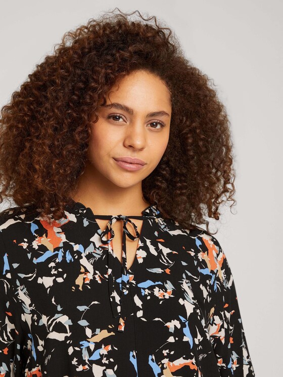 Plus - Gemustertes Midi Kleid mit LENZING™ ECOVERO™ - Frauen - abstract flower pattern Plus - Gemustertes Midi Kleid mit LENZING™ ECOVERO™ - Frauen - abstract flower pattern - 9 - My True Me