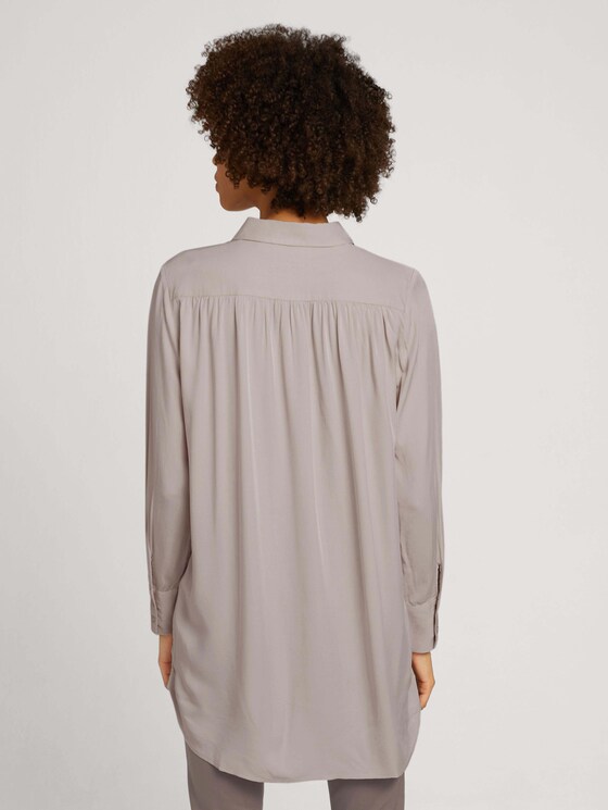 Lange Bluse mit verdeckter Knopfleiste - Frauen - cold beige Lange Bluse mit verdeckter Knopfleiste - Frauen - cold beige - 2 - Mine to five