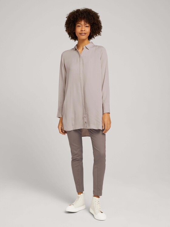 Lange Bluse mit verdeckter Knopfleiste - Frauen - cold beige Lange Bluse mit verdeckter Knopfleiste - Frauen - cold beige - 3 - Mine to five