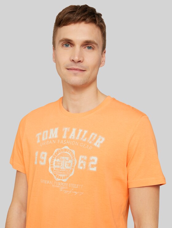 Organic cotton t-shirt with a text 