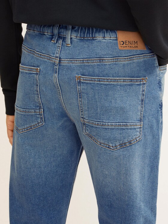 Loose-fit jeans in a slight wash