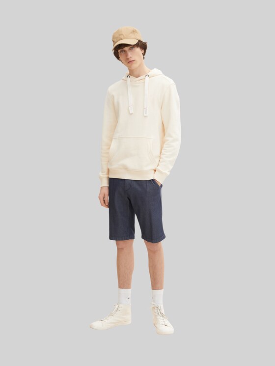 Chino shorts with a belt by Tom Tailor