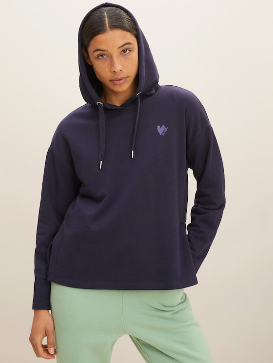 Hoodie with embroidery and organic cotton