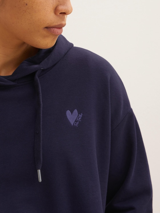 Hoodie with embroidery and organic cotton