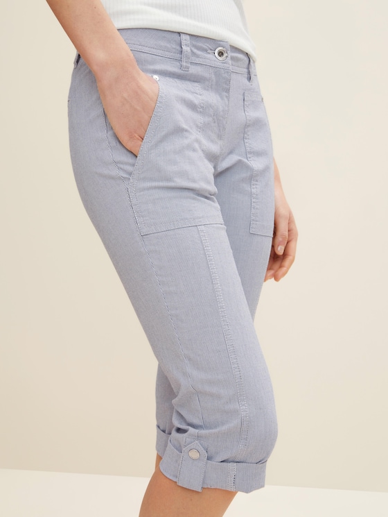 Capri trousers with a dividing seam