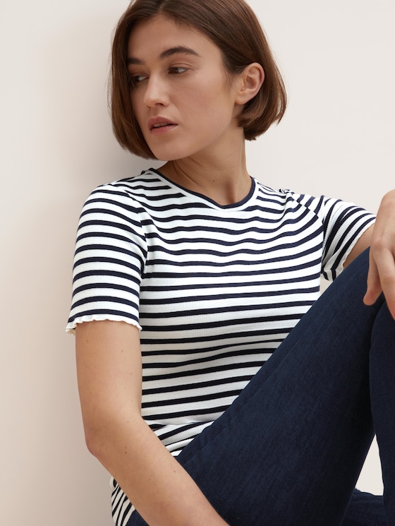 Slim fit t-shirt with stripes