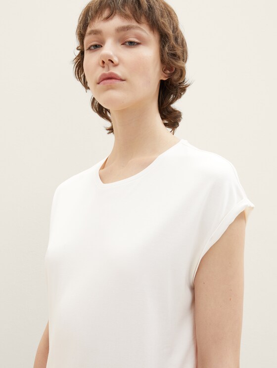 flowy white t shirt