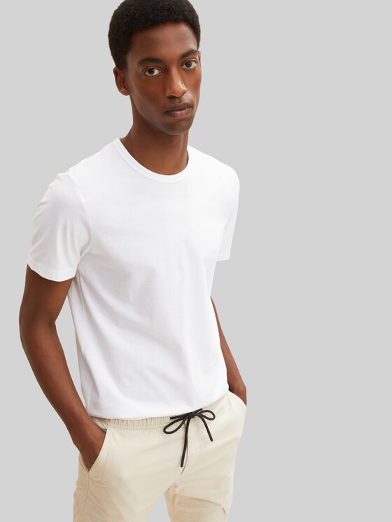 Plain-coloured t-shirt by Tom Tailor