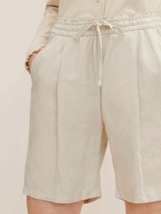 Bermuda shorts with linen