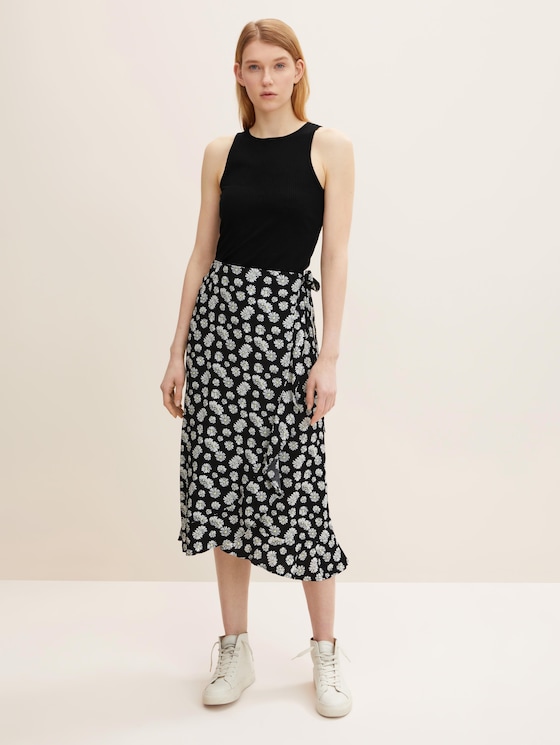 Midi skirt with a floral print