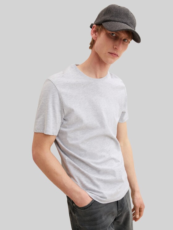 Basic t-shirt by Tom Tailor
