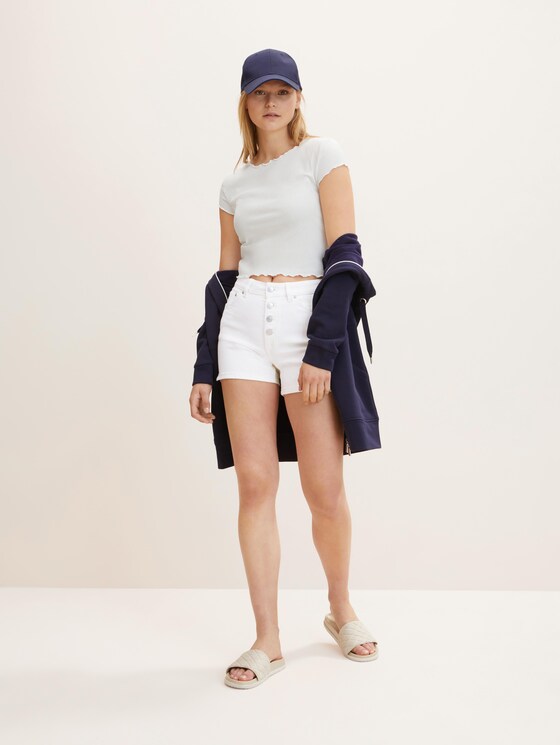 Tapered relaxed denim shorts made of organic cotton