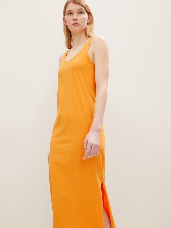 Midi dress with a side slit