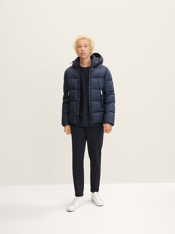 Puffer jacket with a detachable hood 