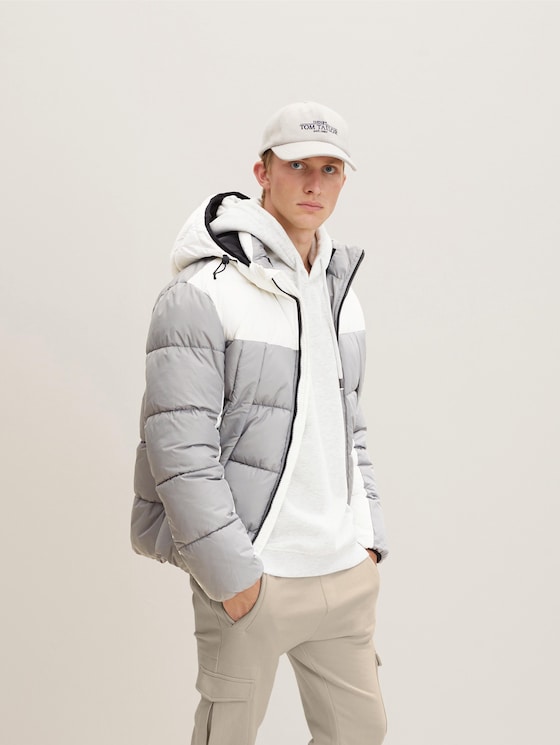 Pufferjacke mit abnehmbarer Kapuze von Denim Male, Explicit Grey