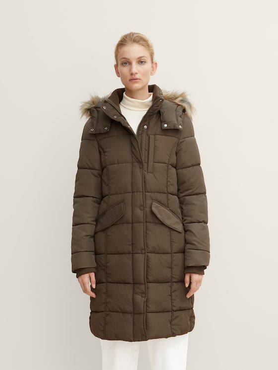 Puffer coat with a removable hood 