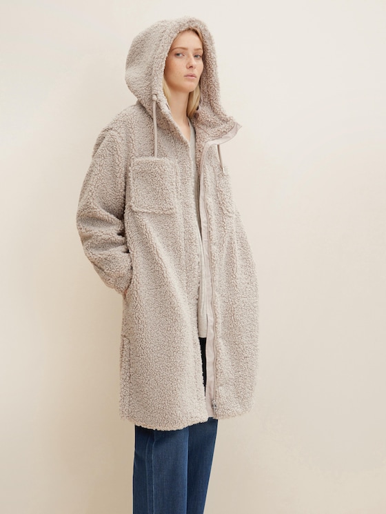 Hooded coat made of teddy fur 