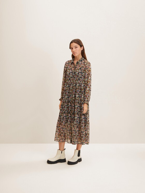 Midi dress with a floral pattern