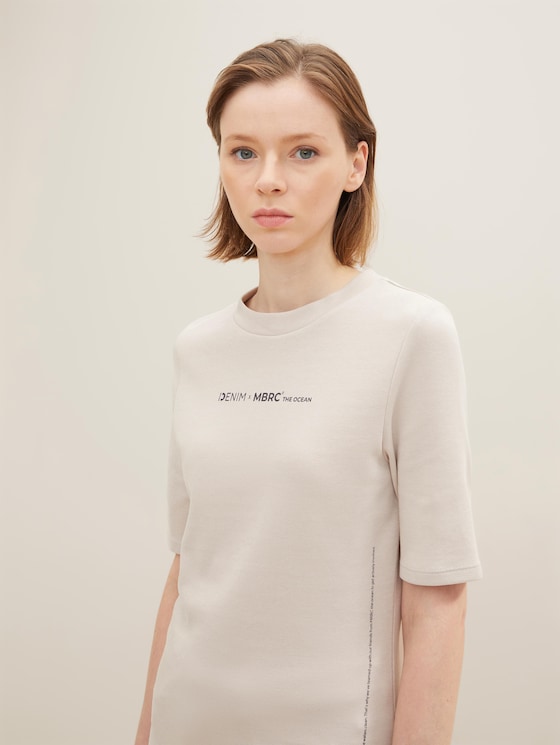 T-Shirt mit Textprint - DENIM x MBRC